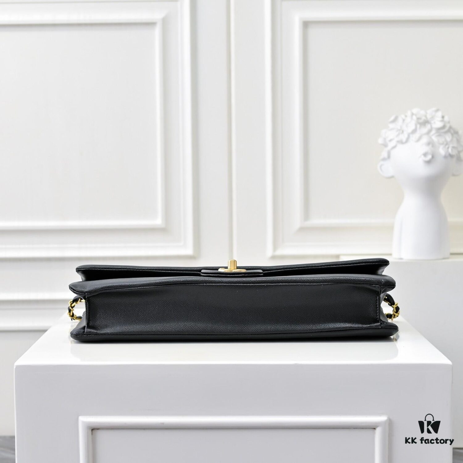 Large Size 👑 CHANEL 24K New Style CF Vintage Bag, Elegant and Timeless with Textured Shiny Calfskin and Gold-Tone Metal, Retro Chic – A Must-Have for Chanel Lovers with Stunning Silhouette