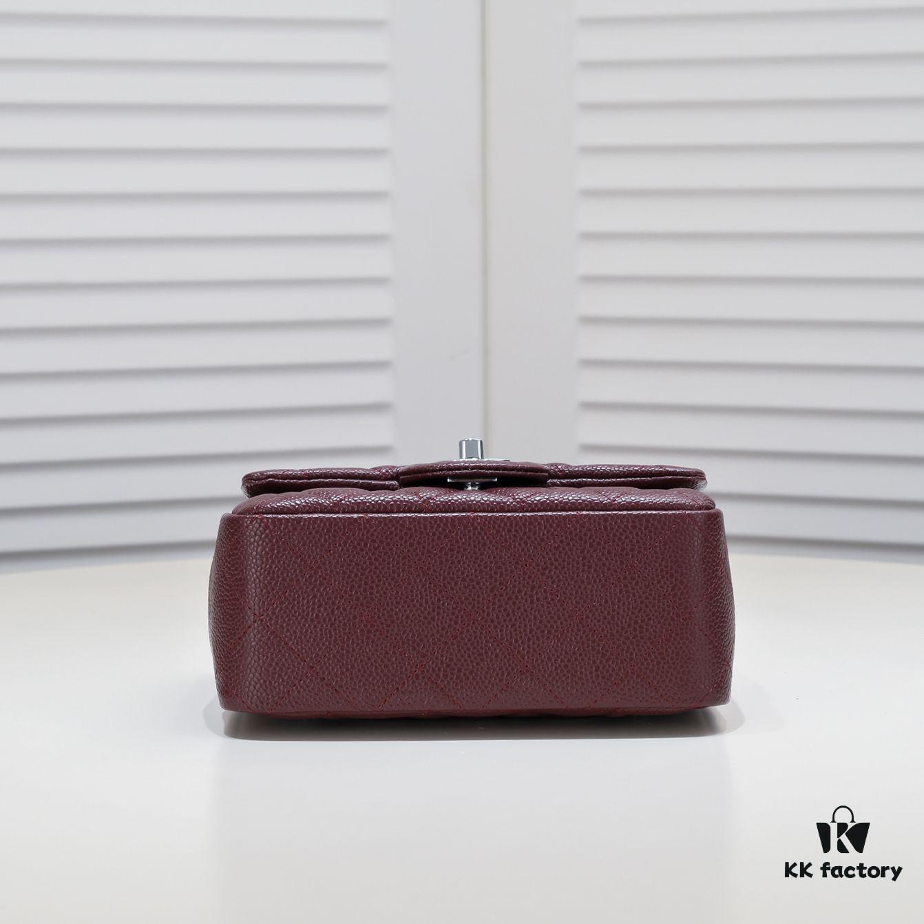 Double Eleven Special Price ¥ No Returns or Exchanges Burgundy Red Chanel Inspired Bike Bag Made from Premium Cowhide Original Pattern One-to-One Replication Excellent Texture and Craftsmanship Camera-Shaped Design Combines Art and Functionality Classic Design Unbeatable Elegance and Fullness High Quality at Low Price Model Number: 1115 Size: 17.5*13*5 cm