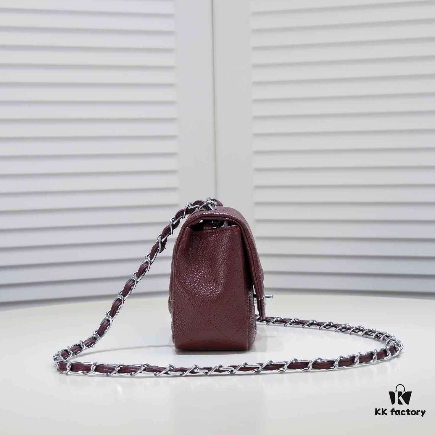 Double Eleven Special Price ¥ No Returns or Exchanges Burgundy Red Chanel Inspired Bike Bag Made from Premium Cowhide Original Pattern One-to-One Replication Excellent Texture and Craftsmanship Camera-Shaped Design Combines Art and Functionality Classic Design Unbeatable Elegance and Fullness High Quality at Low Price Model Number: 1115 Size: 17.5*13*5 cm