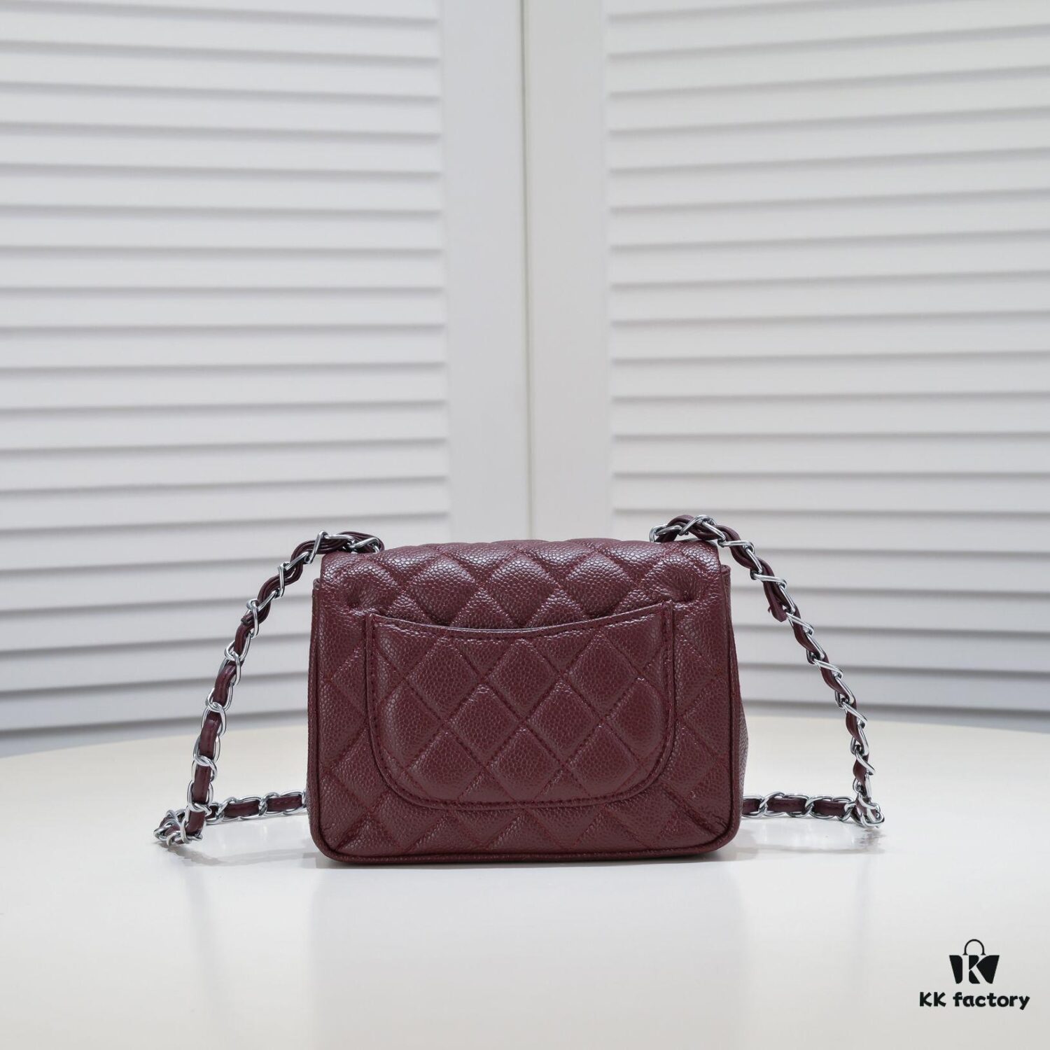 Double Eleven Special Price ¥ No Returns or Exchanges Burgundy Red Chanel Inspired Bike Bag Made from Premium Cowhide Original Pattern One-to-One Replication Excellent Texture and Craftsmanship Camera-Shaped Design Combines Art and Functionality Classic Design Unbeatable Elegance and Fullness High Quality at Low Price Model Number: 1115 Size: 17.5*13*5 cm