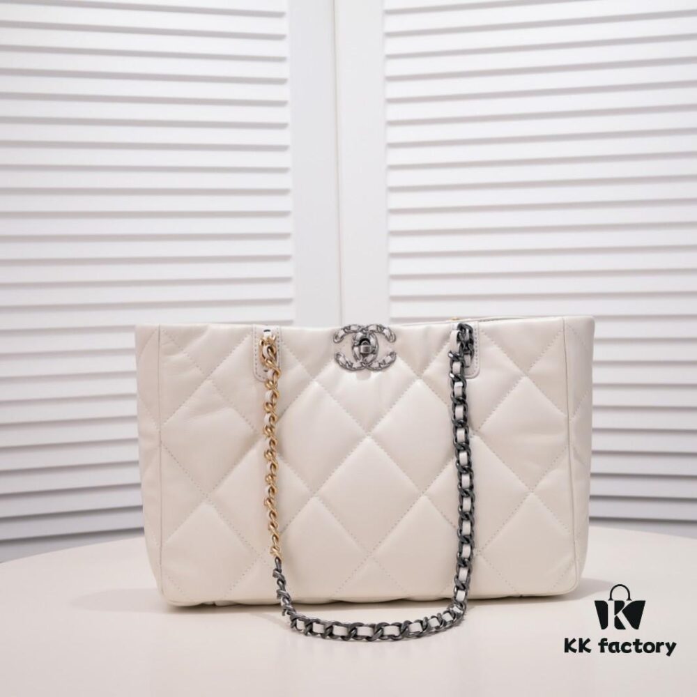 Singles Day Special Price Non-Refundable Non-Exchangeable Small CHANEL 22B 19BAG Tote Black and Gold Italian First-Class GR Lambskin