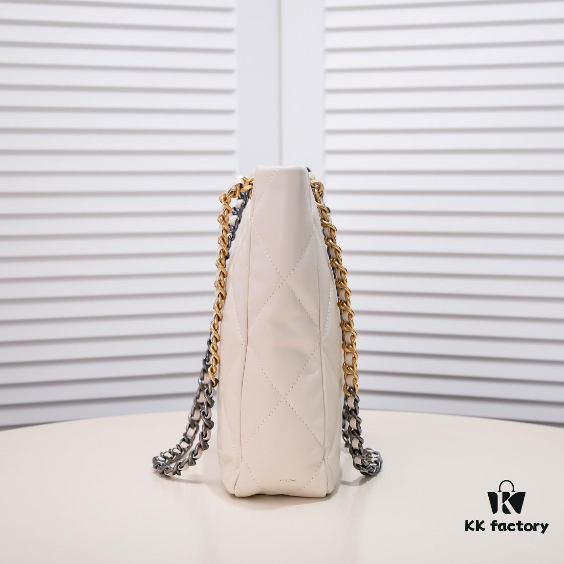 Double Eleven Special Price Non-Refundable Non-Exchangeable Small CHANEL 22B 19BAG Tote Black and Gold Italian First-Class GR Lambskin