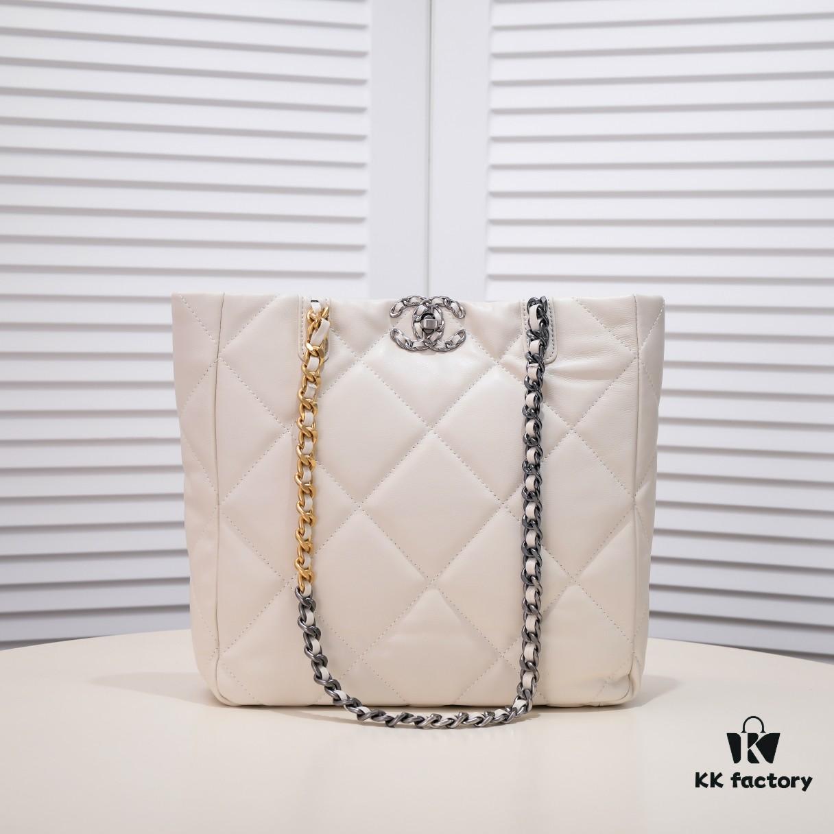 Double Eleven Special Price Non-Refundable Non-Exchangeable Small CHANEL 22B 19BAG Tote Black and Gold Italian First-Class GR Lambskin