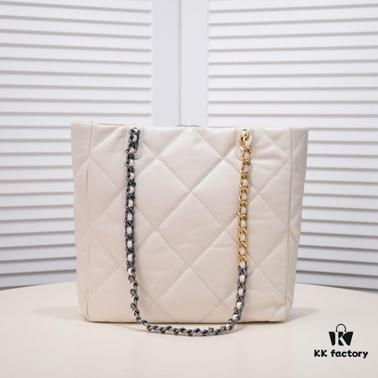 Double Eleven Special Price Non-Refundable Non-Exchangeable Small CHANEL 22B 19BAG Tote Black and Gold Italian First-Class GR Lambskin