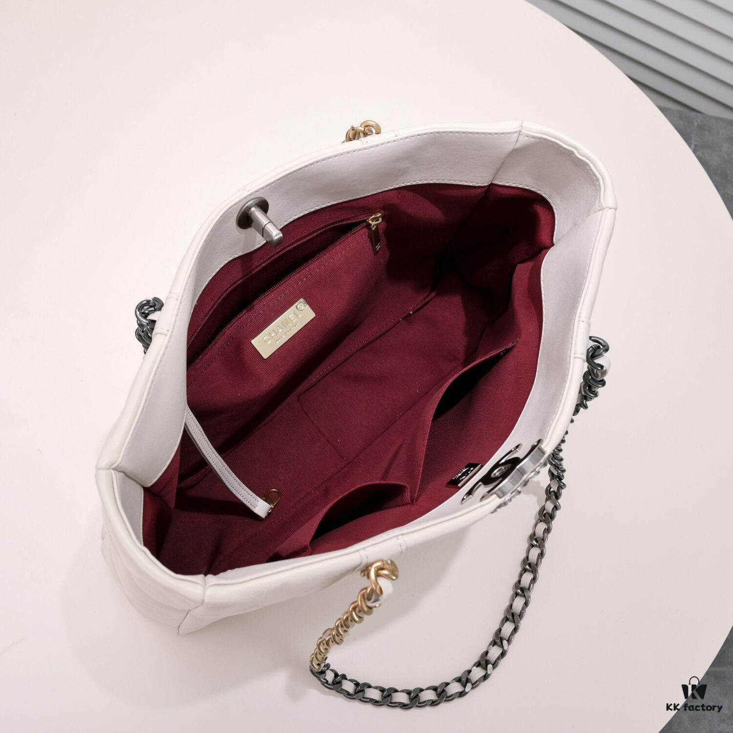 Singles Day Special Price Non-Refundable Non-Exchangeable Small CHANEL 22B 19BAG Tote Black and Gold Italian First-Class GR Lambskin