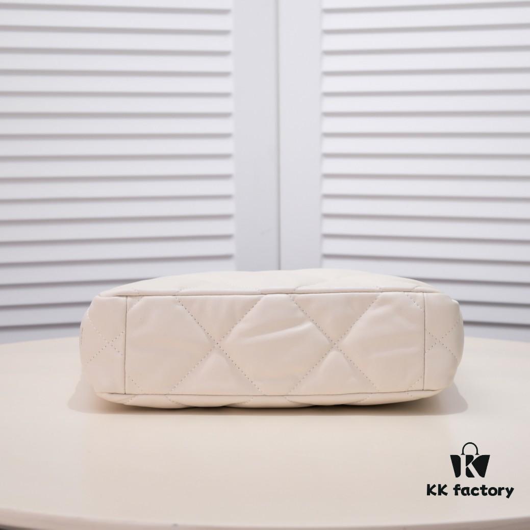 Double Eleven Special Price Non-Refundable Non-Exchangeable Small CHANEL 22B 19BAG Tote Black and Gold Italian First-Class GR Lambskin