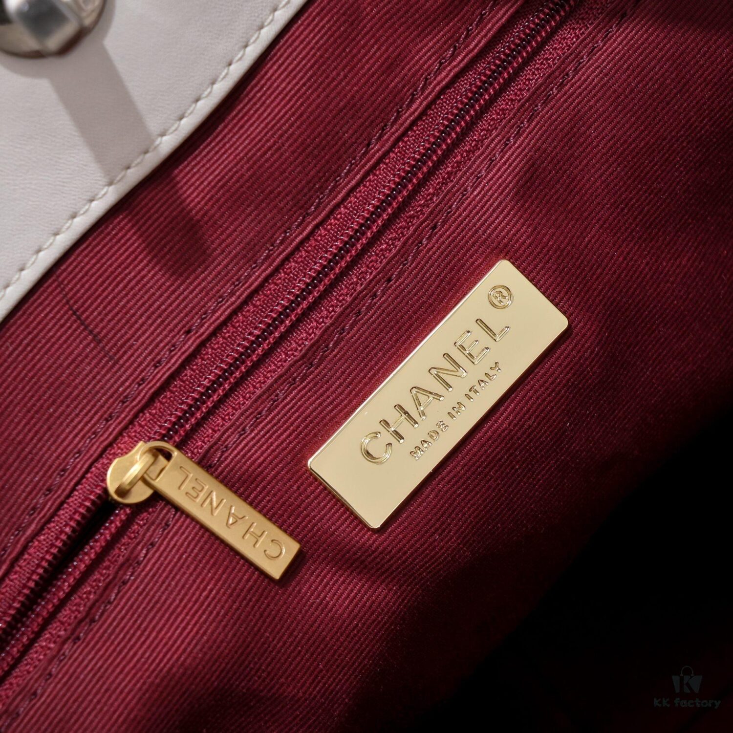 Double Eleven Special Price Non-Refundable Non-Exchangeable Small CHANEL 22B 19BAG Tote Black and Gold Italian First-Class GR Lambskin