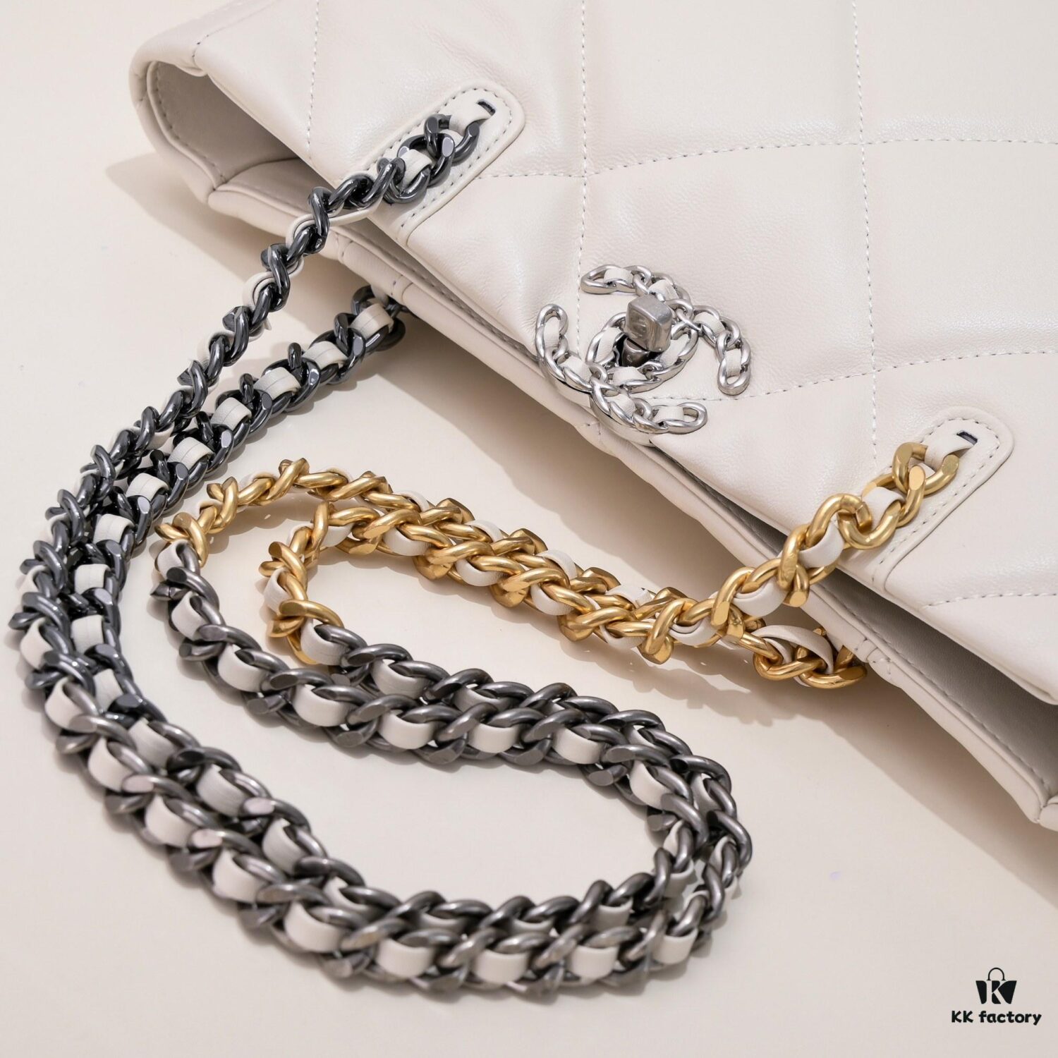 Double Eleven Special Price Non-Refundable Non-Exchangeable Small CHANEL 22B 19BAG Tote Black and Gold Italian First-Class GR Lambskin