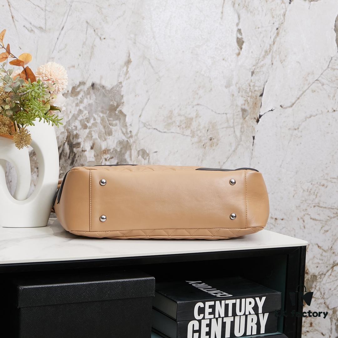 New Arrival CHANEL: 24A Spring Vintage Handbag 🌹💕 ... 2024 Brand New Ultimate Version! A Timeless Classic Reborn – The Vintage 'Vegetable Basket' Bag, Once Ranked Among the World's Top 50 Most Desirable Bags, Gained Fame by Being Carried by Miss Hilton. Already Discontinued at Official Boutiques – Unavailable Even with Money [Smile]. Exclusively Sourced from a Vintage Store. ZP-Developed Leather Material: European-Origin Haas Lambskin, Imported from Italy, with 24K Thick Gold-Plated Steel Lock. Limited Stock, Frequently Out of Stock. The Entire Bag’s Feel and Quality Perfectly Matches the Authentic Version ✔ Dimensions 37x28x10, Model No. 9959