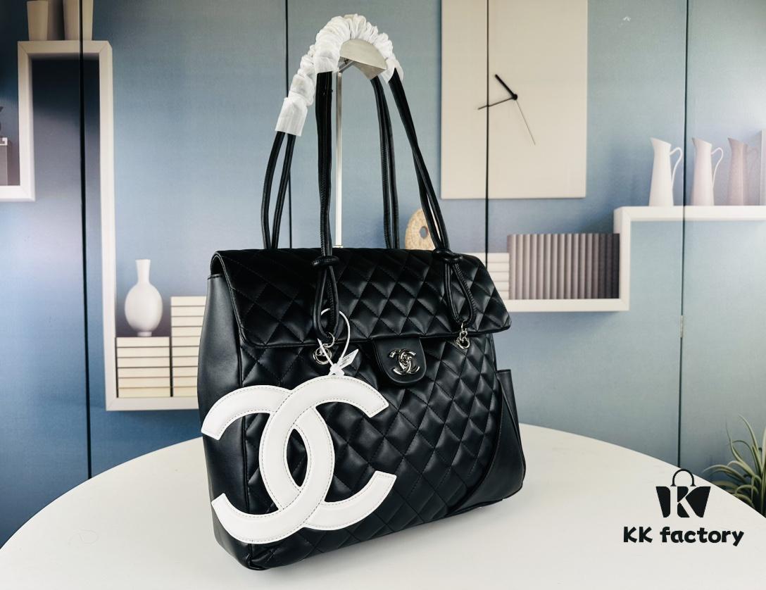 New Arrival CHANEL 24A Spring Collection Vintage Bag 🌹💕 ... 2024 Brand New Ultimate Version! A Timeless Classic Reimagined – The Iconic 'Vintagep' Basket Bag, Once Ranked Among the World's Top 50 Most Desirable Handbags, Famous for Being a Favorite of Miss Hilton. Discontinued at Official Boutiques – Unavailable Even with Money [Smile] Exclusively Sourced from Vintage Stores. ZP-Developed Leather: European-Origin Haas Lambskin, 24K Thick Gold-Plated Steel Lock Imported from Italy. Limited Stock, Frequently Out of Stock. Perfectly Matches the Authentic Piece in Texture and Feel ✔ Size 37x28x10, Model No. 9959