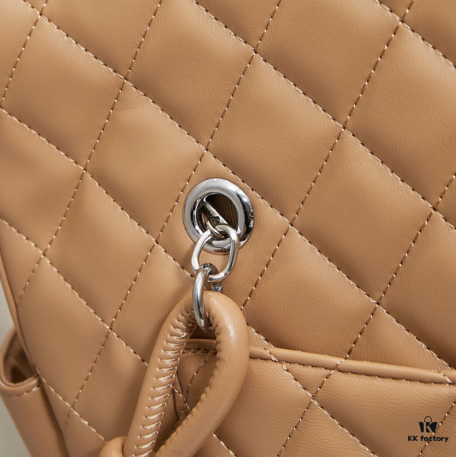 New Arrival CHANEL: 24A Spring Vintage Handbag 🌹💕 ... 2024 Brand New Ultimate Version! A Timeless Classic Reborn – The Vintage 'Vegetable Basket' Bag, Once Ranked Among the World's Top 50 Most Desirable Bags, Gained Fame by Being Carried by Miss Hilton. Already Discontinued at Official Boutiques – Unavailable Even with Money [Smile]. Exclusively Sourced from a Vintage Store. ZP-Developed Leather Material: European-Origin Haas Lambskin, Imported from Italy, with 24K Thick Gold-Plated Steel Lock. Limited Stock, Frequently Out of Stock. The Entire Bag’s Feel and Quality Perfectly Matches the Authentic Version ✔ Dimensions 37x28x10, Model No. 9959