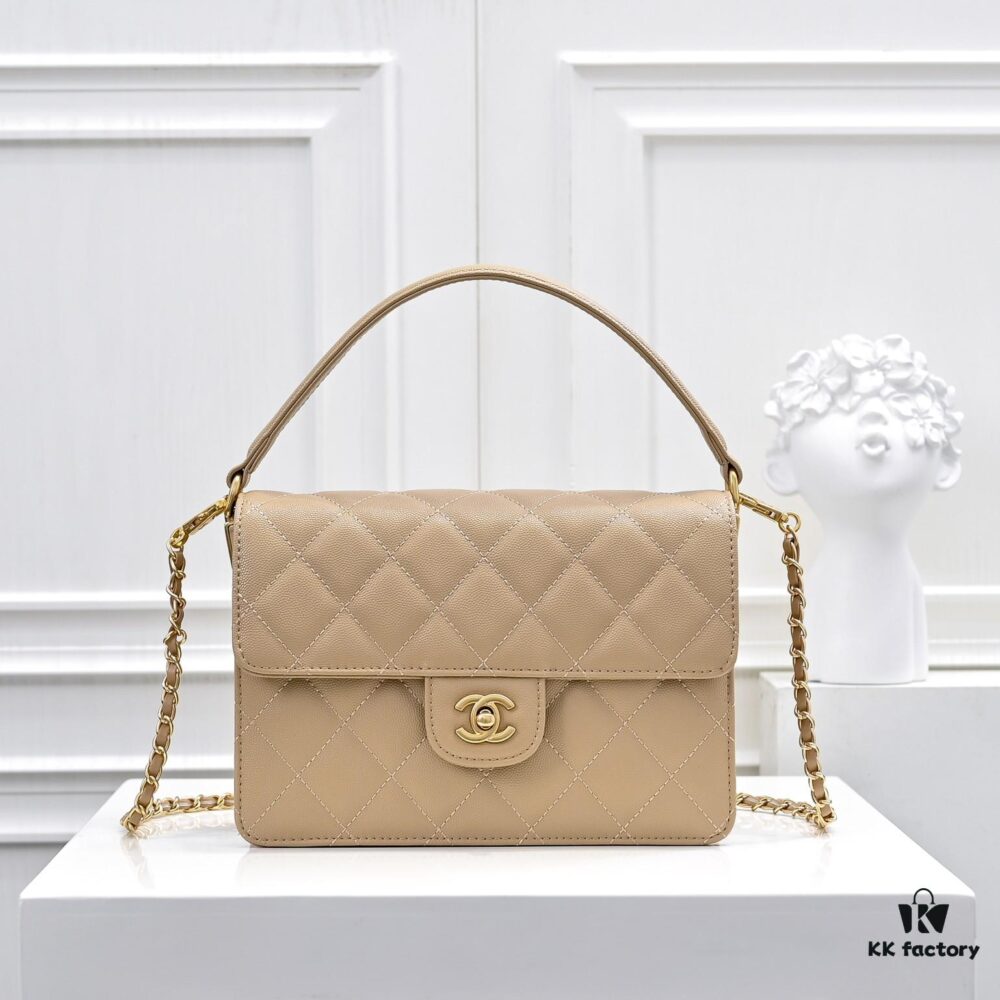 Large Size 👑 CHANEL 24K Autumn-Winter New Arrival, Featuring Unique Texture of Caviar Leather in Large, Medium, and Small Sizes. Can Be Carried by Hand or Worn Crossbody with Detachable Strap