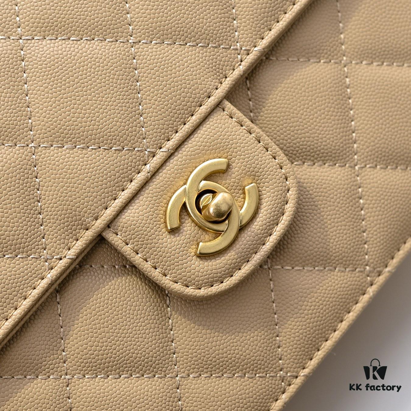 Large Size 👑 CHANEL 24K Autumn-Winter New Arrival, Featuring Unique Texture of Caviar Leather in Large, Medium, and Small Sizes. Can Be Carried by Hand or Worn Crossbody with Detachable Strap