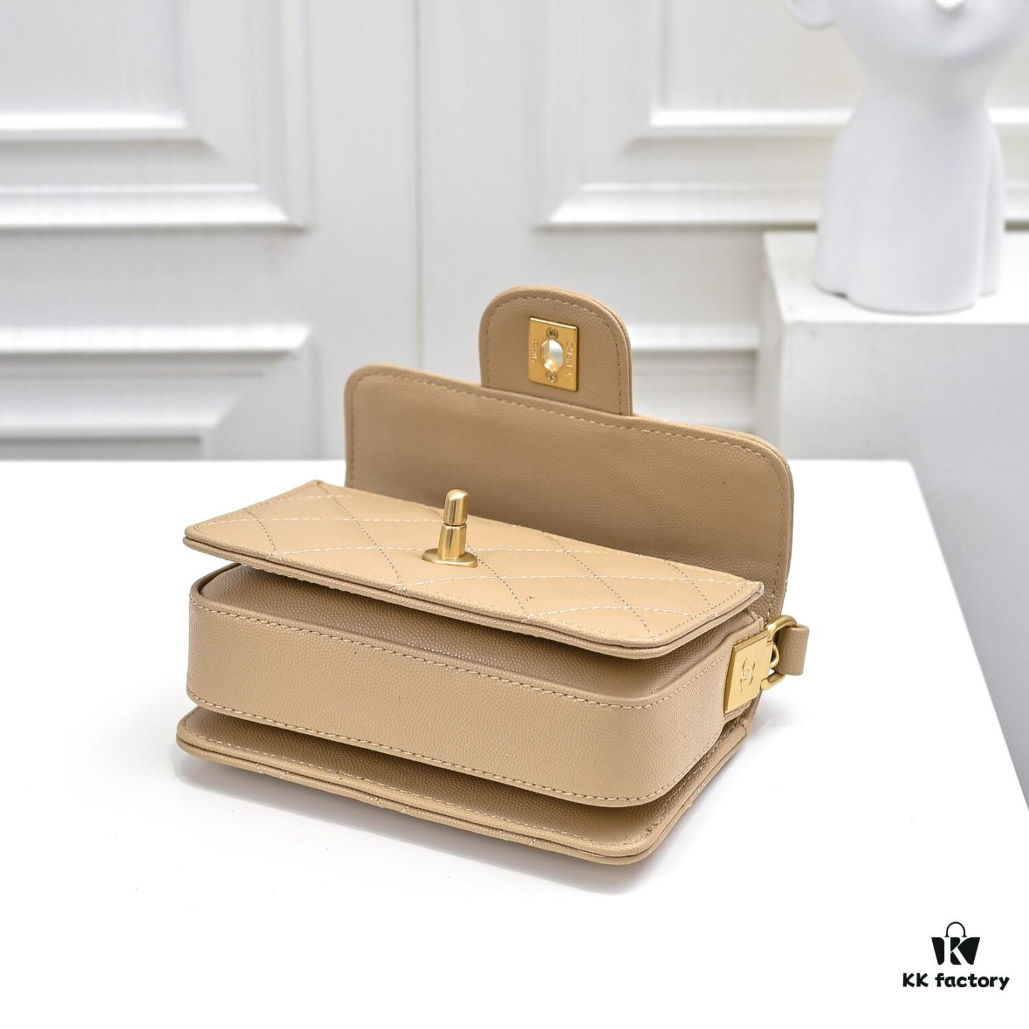 Mini Chanel 24K Autumn-Winter New Arrival Caviar Leather Bag with Unique Texture, Detachable Strap for Handheld or Crossbody Wear