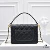 Large Size 👑 CHANEL 24k Fall/Winter New Arrival Caviar Leather Handbag with Unique Texture – Detachable Strap for Handheld or Crossbody Wear