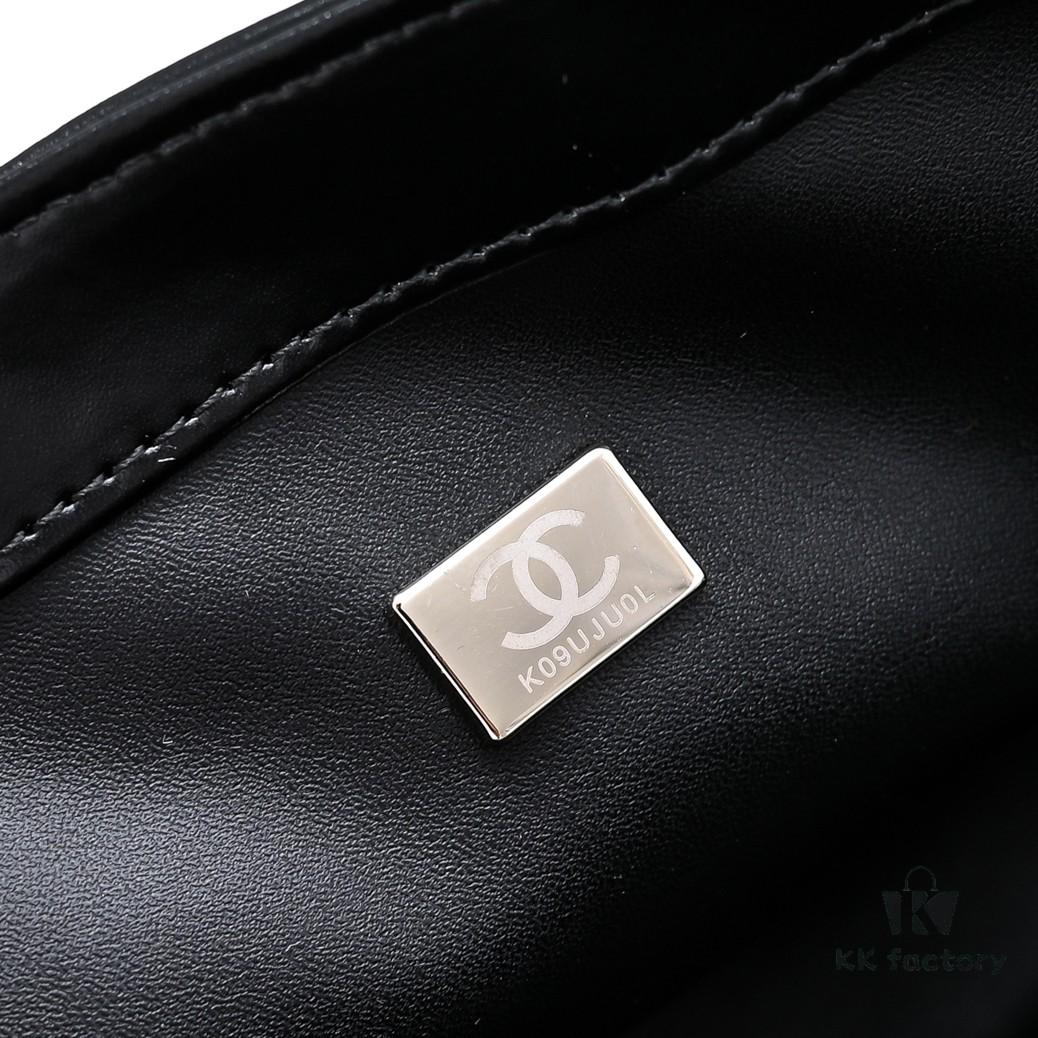 Large Size 👑 Chanel 24B New Collection Top-Grain Oil-Waxed Leather Handbag with Braided Metal Chain Handle