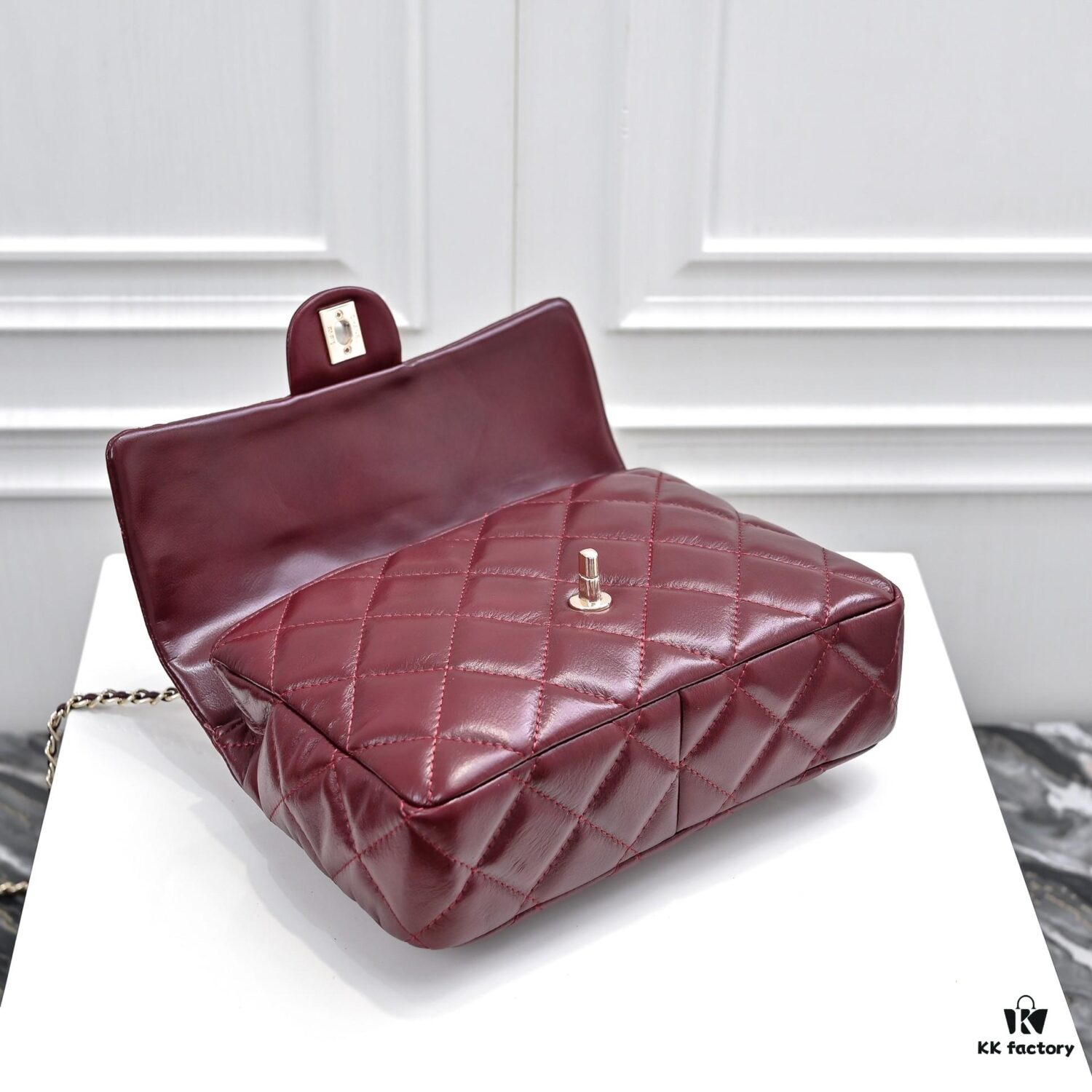 Large Size 👑 Chanel 24B New Collection Top-Grain Waxed Leather Bag with Braided Metal Chain Handle