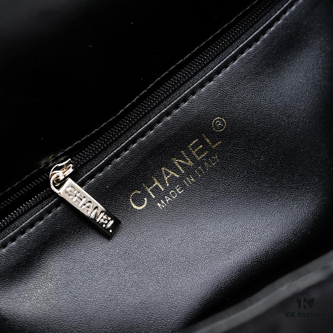 Small Size 👑 Chanel 24B New Series WOC, Top-Grain Oil-Waxed Leather