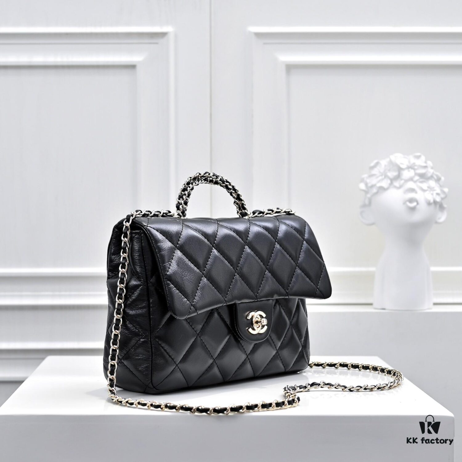 Large Size 👑 Chanel 24B New Collection Top-Grain Oil-Waxed Leather Handbag with Braided Metal Chain Handle