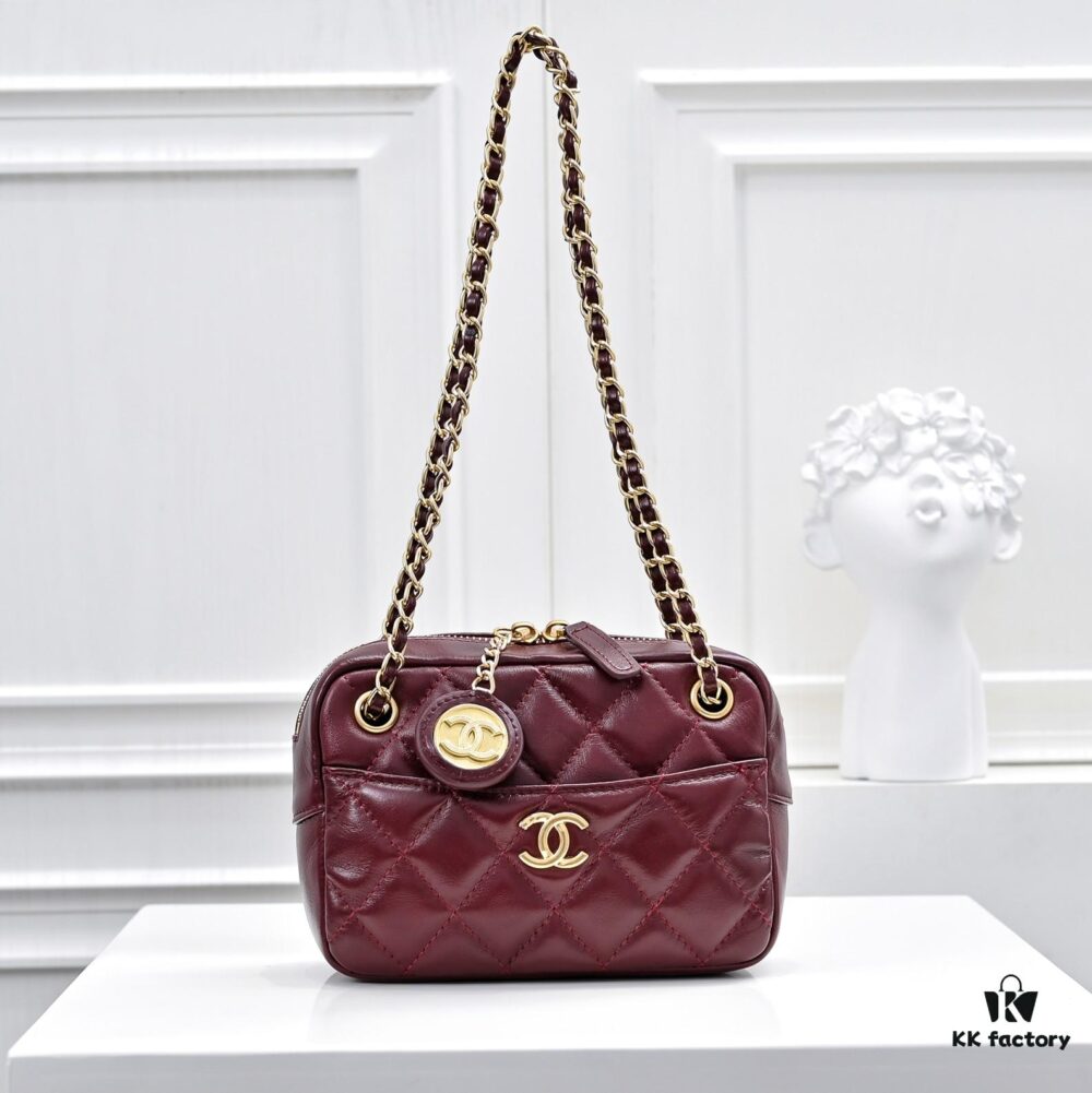 CHANEL 24K Autumn/Winter New Collection Camera Bag, Full-Grain Leather, Eye-Catching Double C Logo, Classic and Unique Design