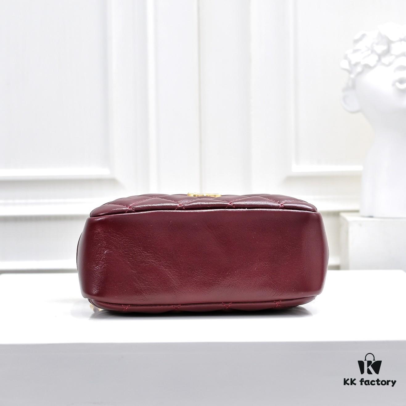 CHANEL 24K Autumn/Winter New Collection Camera Bag, Full-Grain Leather, Eye-Catching Double C Logo, Classic and Unique Design