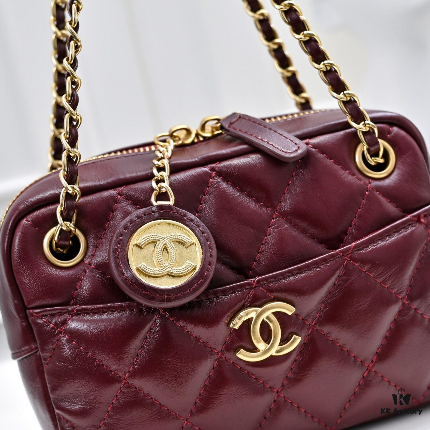 CHANEL 24K Autumn/Winter New Collection Camera Bag, Full-Grain Leather, Eye-Catching Double C Logo, Classic and Unique Design