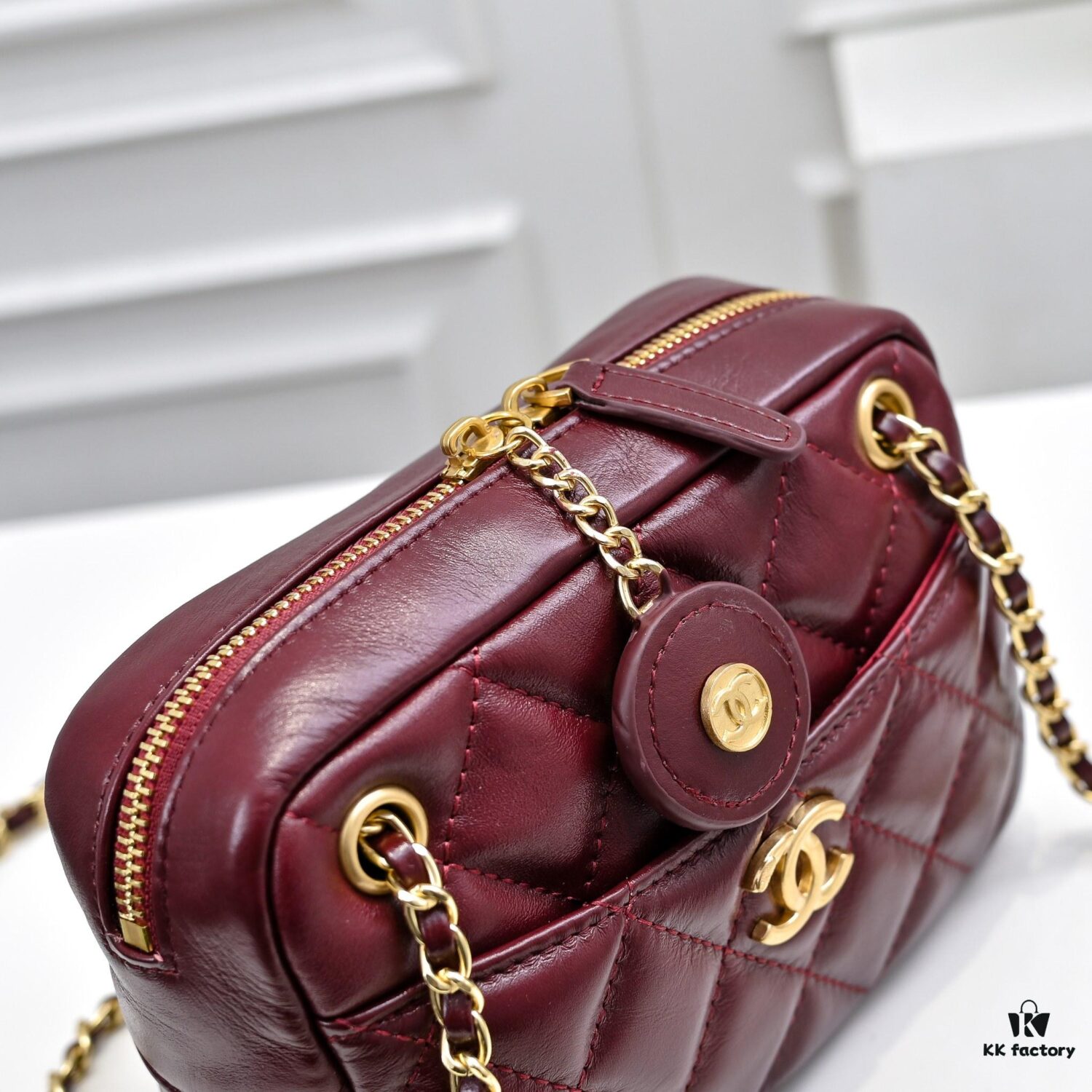 CHANEL 24K Autumn/Winter New Collection Camera Bag, Full-Grain Leather, Eye-Catching Double C Logo, Classic and Unique Design