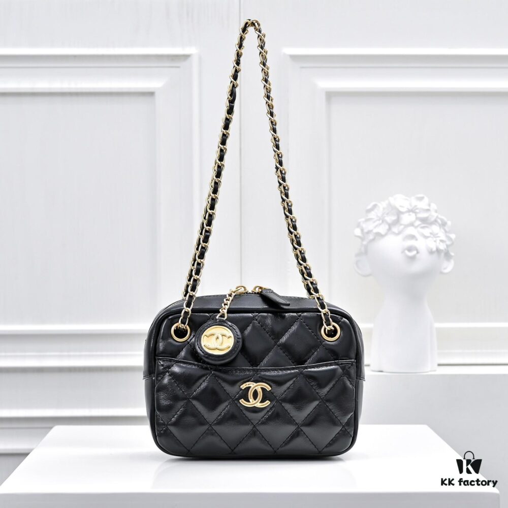CHANEL 24K Autumn/Winter New Series Camera Bag, Full-Grain Leather, Eye-Catching Double C Logo, Classic and Unique Design