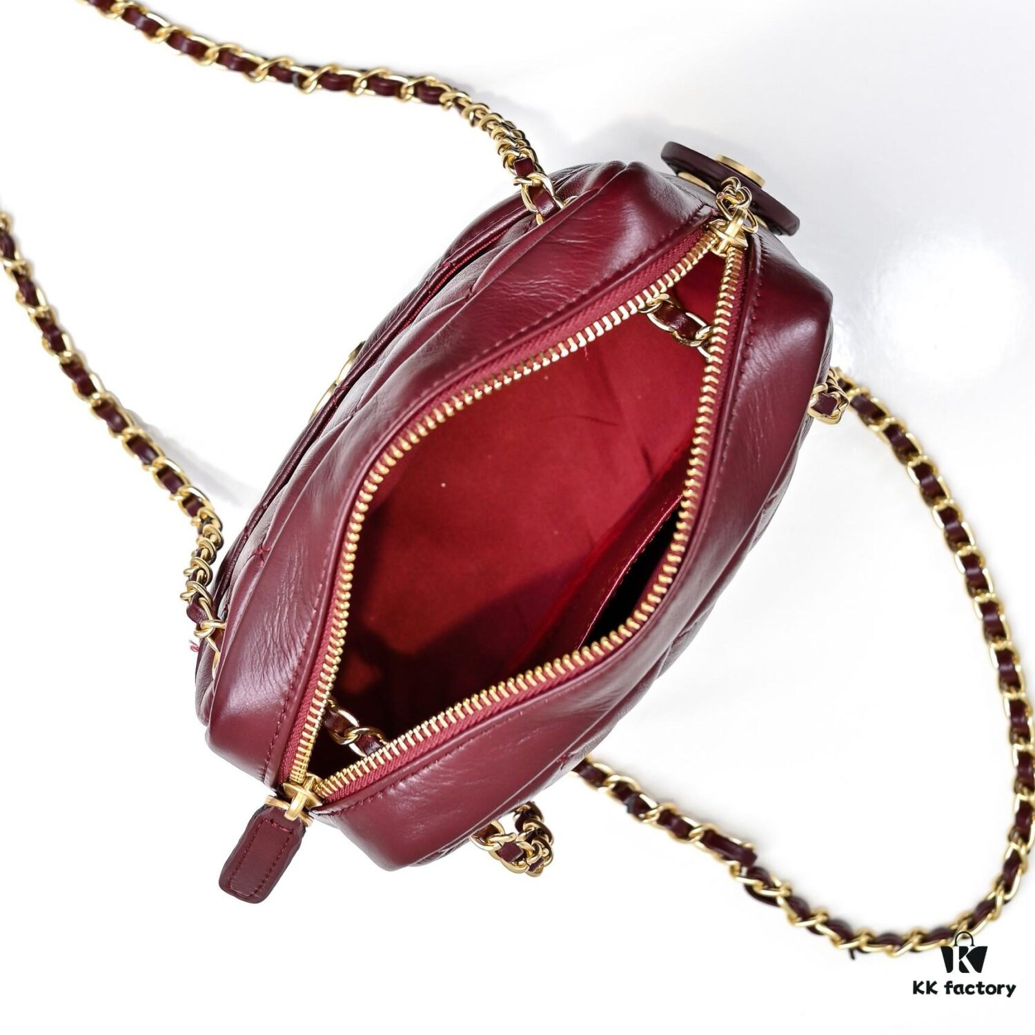 CHANEL 24K Autumn/Winter New Collection Camera Bag, Full-Grain Leather, Eye-Catching Double C Logo, Classic and Unique Design