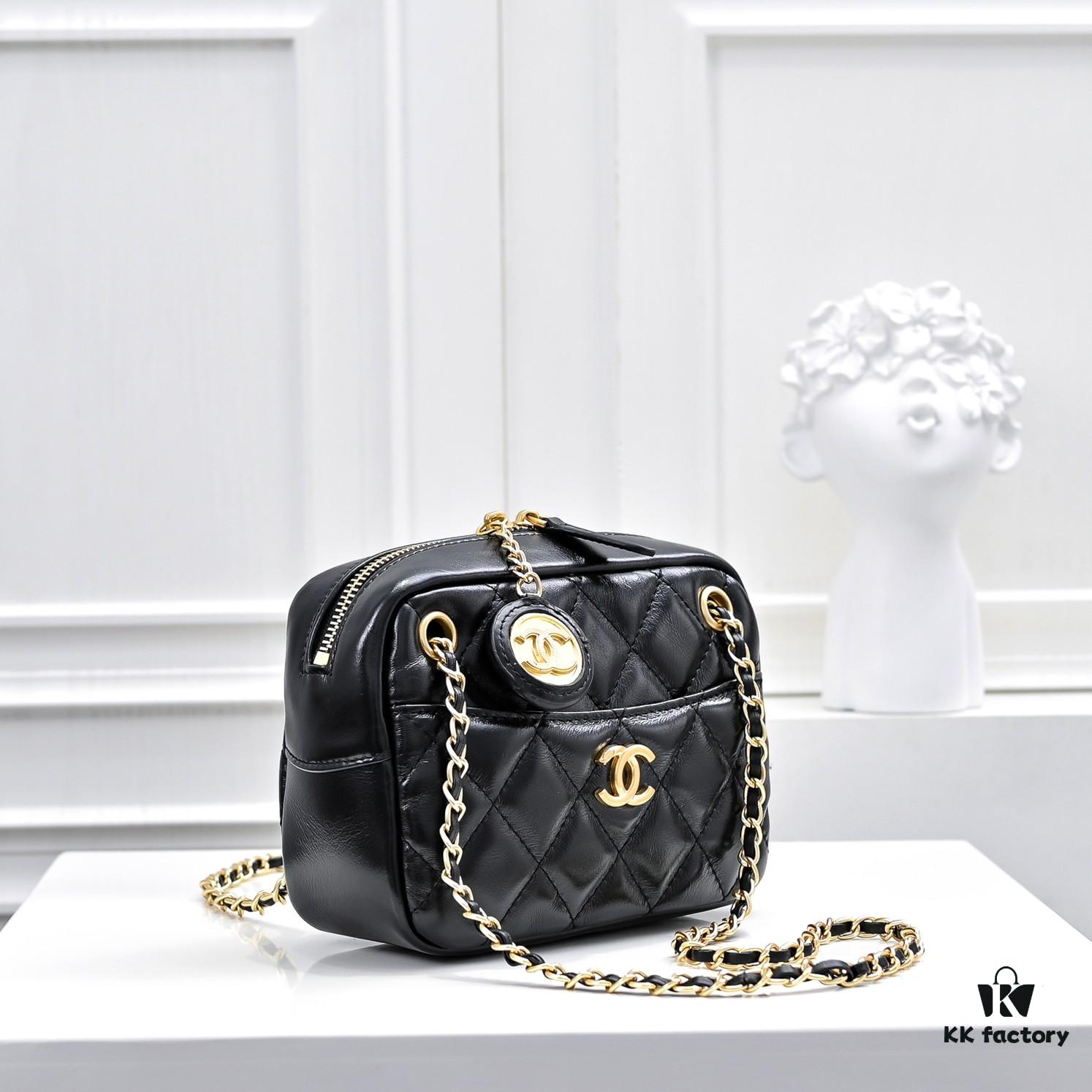 CHANEL 24K Autumn/Winter New Series Camera Bag, Full-Grain Leather, Eye-Catching Double C Logo, Classic and Unique Design