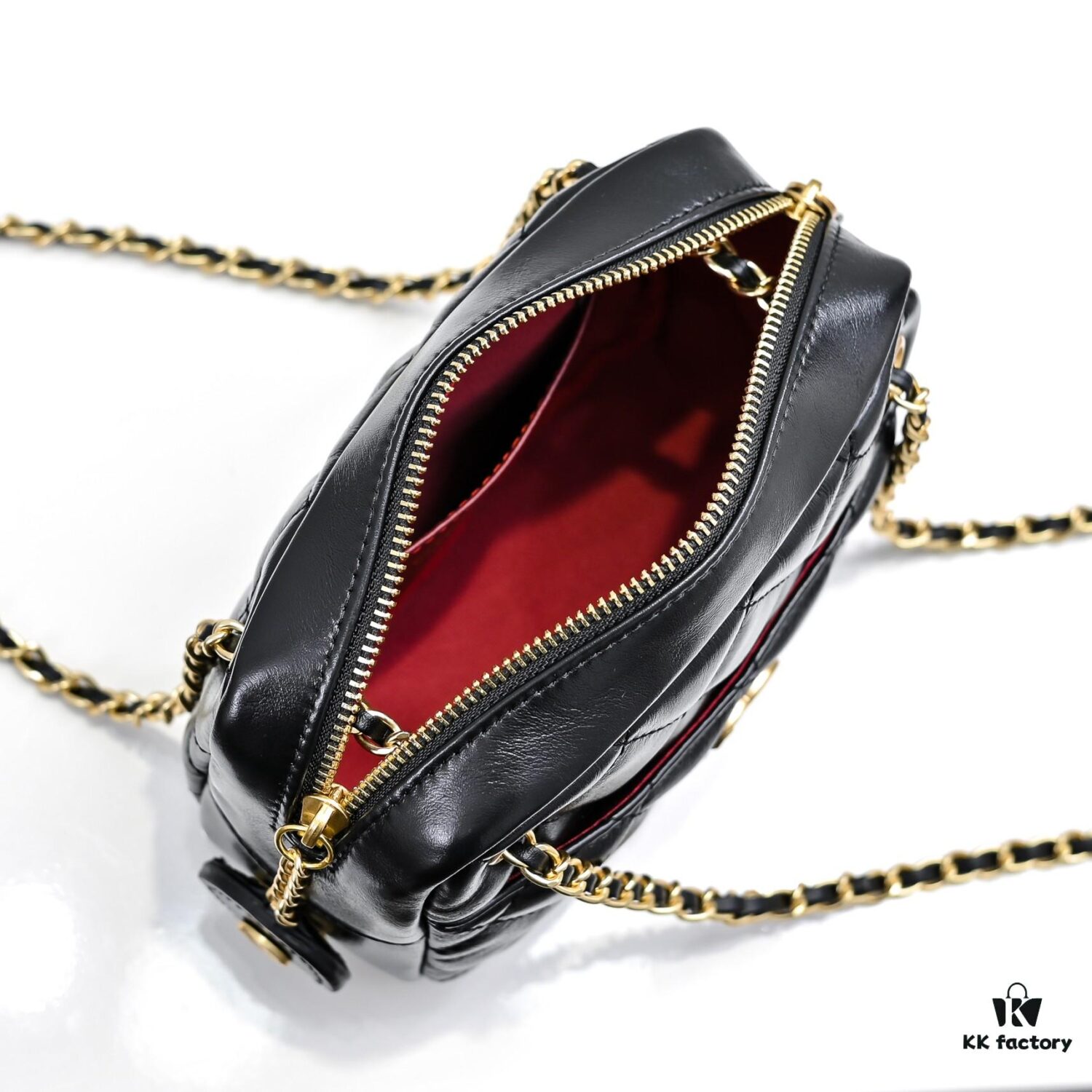 CHANEL 24K Autumn/Winter New Series Camera Bag, Full-Grain Leather, Eye-Catching Double C Logo, Classic and Unique Design