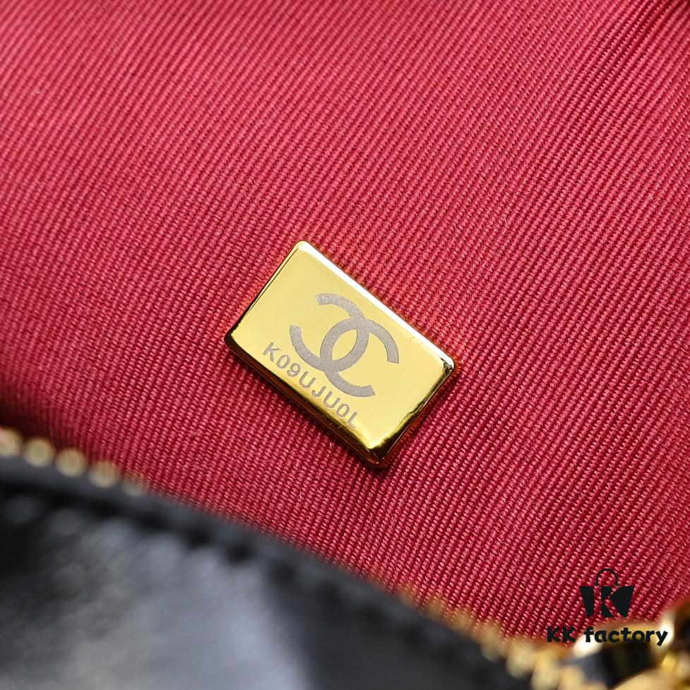CHANEL 24K Autumn/Winter New Series Camera Bag, Full-Grain Leather, Eye-Catching Double C Logo, Classic and Unique Design