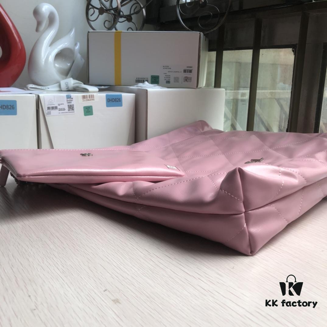 Exclusive Launch High Quality Comparable to Original Single 2022 Spring New Arrival In Stock The Hottest and Most Worthwhile Collection of the Season Named 22 Bag: Calfskin Series Soft Smooth and Comfortable to Touch Shiny Calfskin Casual Drawstring Close-Fitting Bag with Extra Large Capacity Fashionable and Versatile