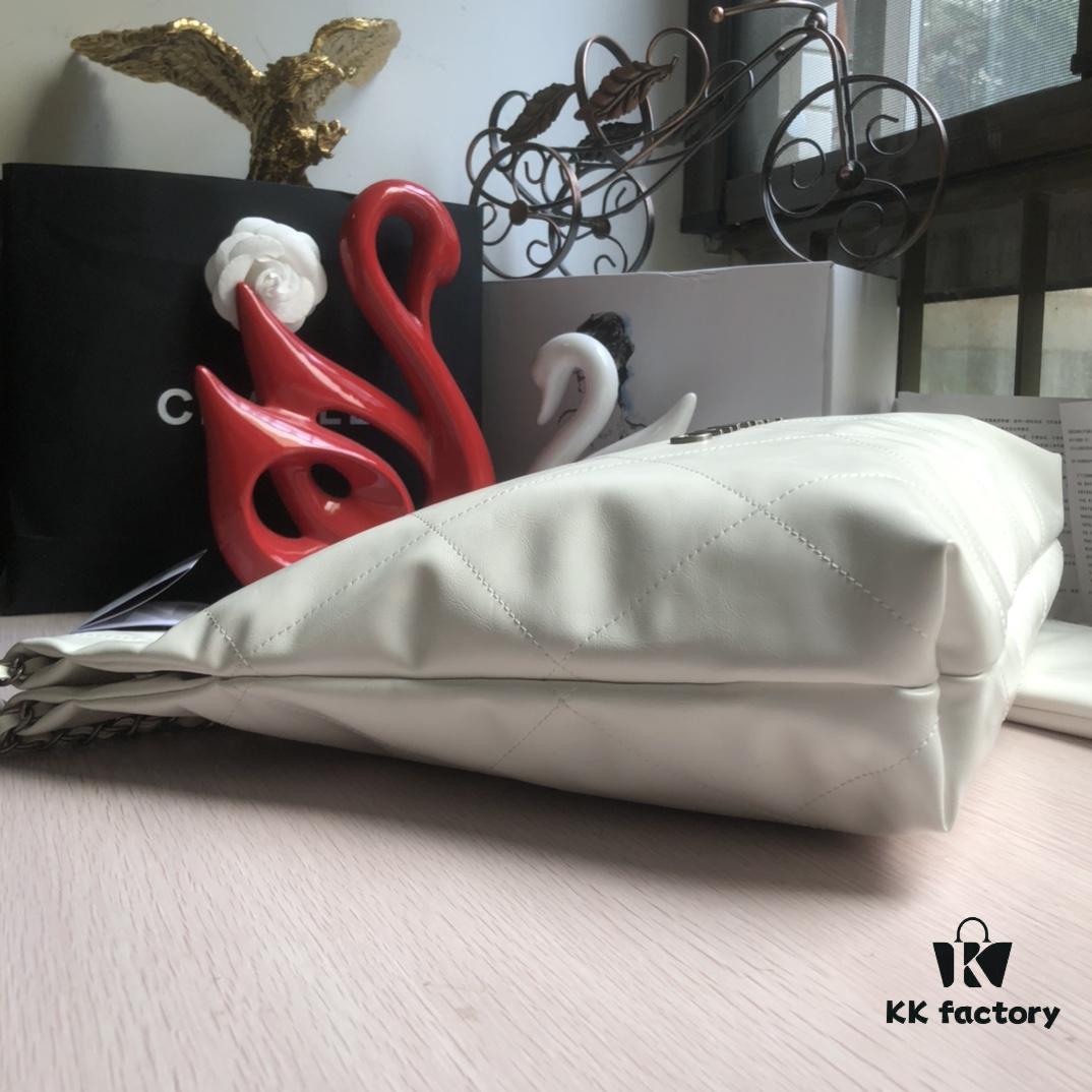 Exclusive Launch High Quality Comparable to Original Single 2022 Spring New Arrival In Stock The Hottest and Most Worthwhile Series of the Season Named 22 Bag: Calfskin Collection Soft Smooth and Comfortable to Touch Shiny Calfskin Casual Drawstring Close-Fitting Bag with Extra Large Capacity Fashionable and Versatile All-Named Numeric Series by Xiao Xiang Are Guaranteed to Be Popular and Classic Super Stylish and Elegant Easy to Match Wear It and You'll Be a Top Trendsetter