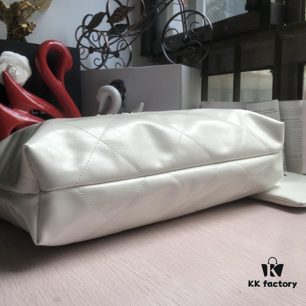 Exclusive Launch High Quality Comparable to Original Single 2022 Spring New Arrival In Stock The Hottest and Most Worthwhile Series of the Season Named 22 Bag: Calfskin Collection Soft Smooth and Comfortable to Touch Shiny Calfskin Casual Drawstring Close-Fitting Bag with Extra Large Capacity Fashionable and Versatile All-Named Numeric Series by Xiao Xiang Are Guaranteed to Be Popular and Classic Super Stylish and Elegant Easy to Match Wear It and You'll Be a Top Trendsetter