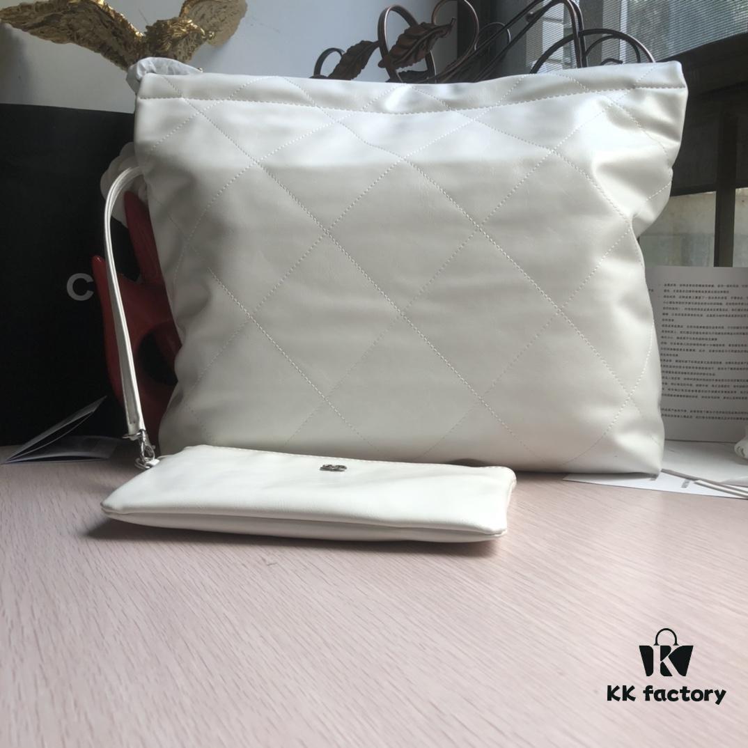 Exclusive Launch High Quality Comparable to Original Single 2022 Spring New Arrival In Stock The Hottest and Most Worthwhile Series of the Season Named 22 Bag: Calfskin Collection Soft Smooth and Comfortable to Touch Shiny Calfskin Casual Drawstring Close-Fitting Bag with Extra Large Capacity Fashionable and Versatile All-Named Numeric Series by Xiao Xiang Are Guaranteed to Be Popular and Classic Super Stylish and Elegant Easy to Match Wear It and You'll Be a Top Trendsetter