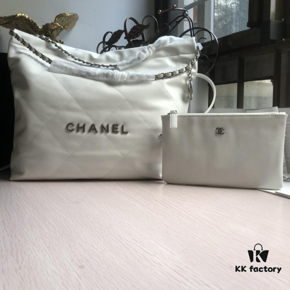 Exclusive Launch High Quality Comparable to Original Single 2022 Spring New Arrival In Stock The Hottest and Most Worthwhile Series of the Season Named 22 Bag: Calfskin Collection Soft Smooth and Comfortable to Touch Shiny Calfskin Casual Drawstring Close-Fitting Bag with Extra Large Capacity Fashionable and Versatile All-Named Numeric Series by Xiao Xiang Are Guaranteed to Be Popular and Classic Super Stylish and Elegant Easy to Match Wear It and You'll Be a Top Trendsetter