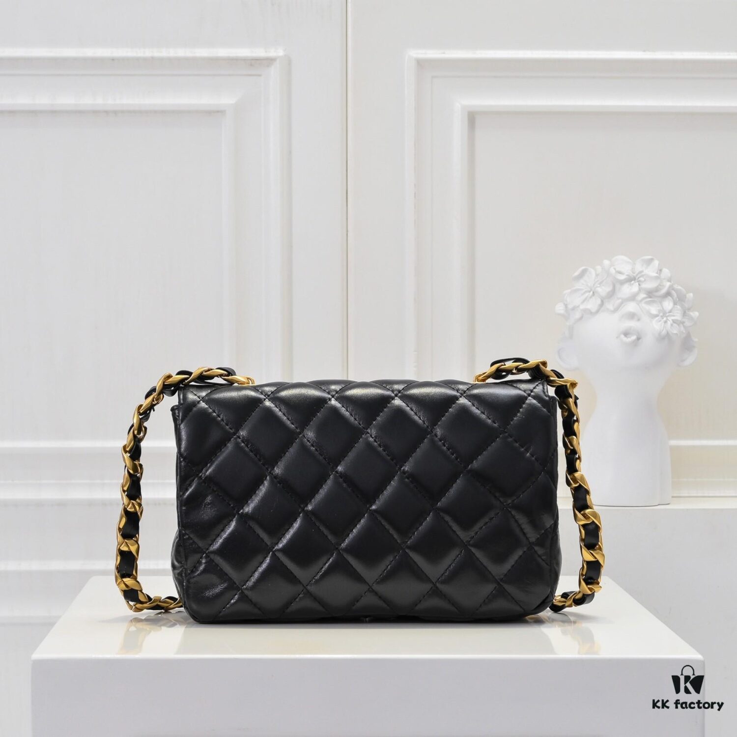 Chanel 24B Coarse Chain Underarm Bag, Top Grain Leather CF Shoulder Bag