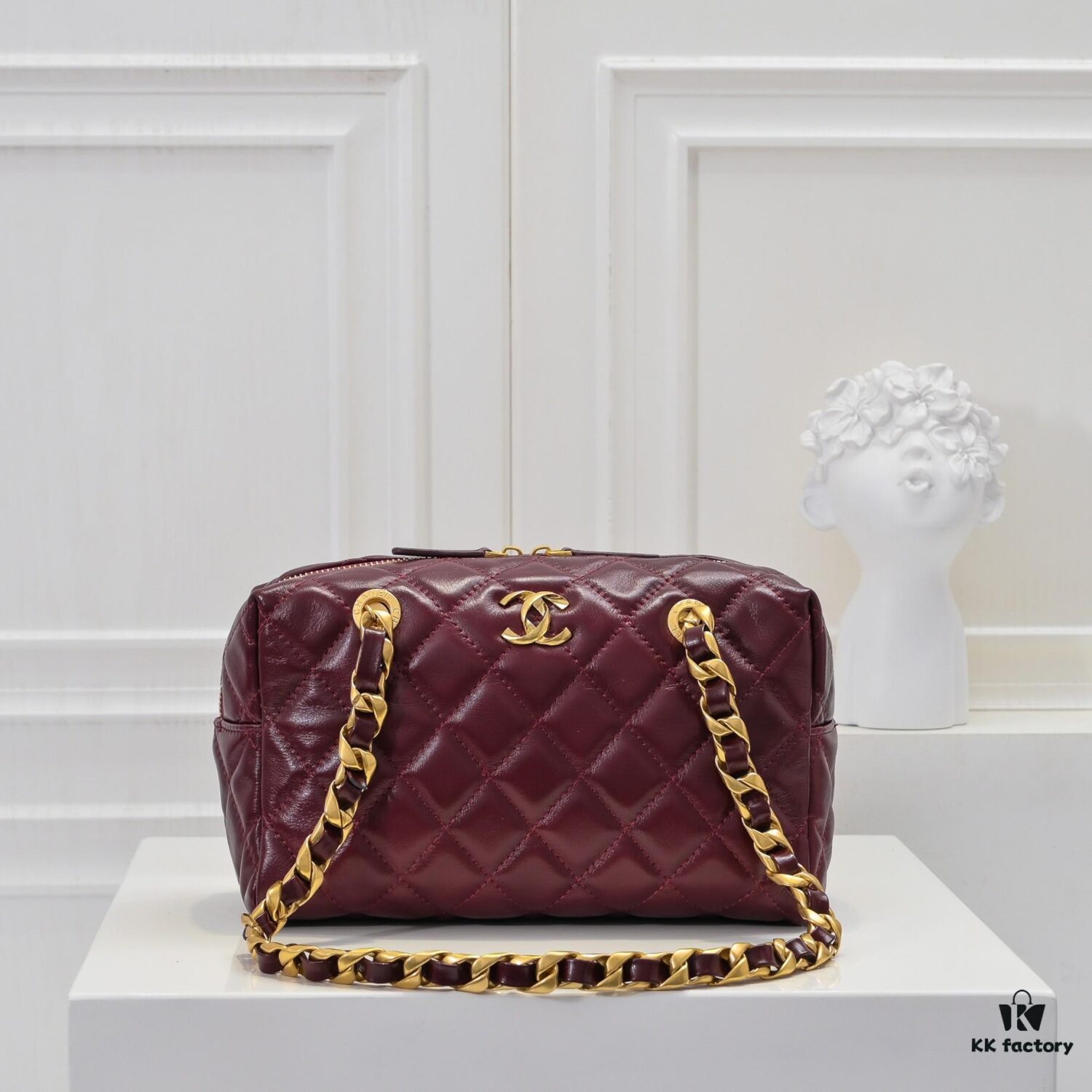 Chanel 24B Coarse Chain Pillow Bag, Top-Grade Cowhide, Shoulder Bag with Elegant and Charming Design