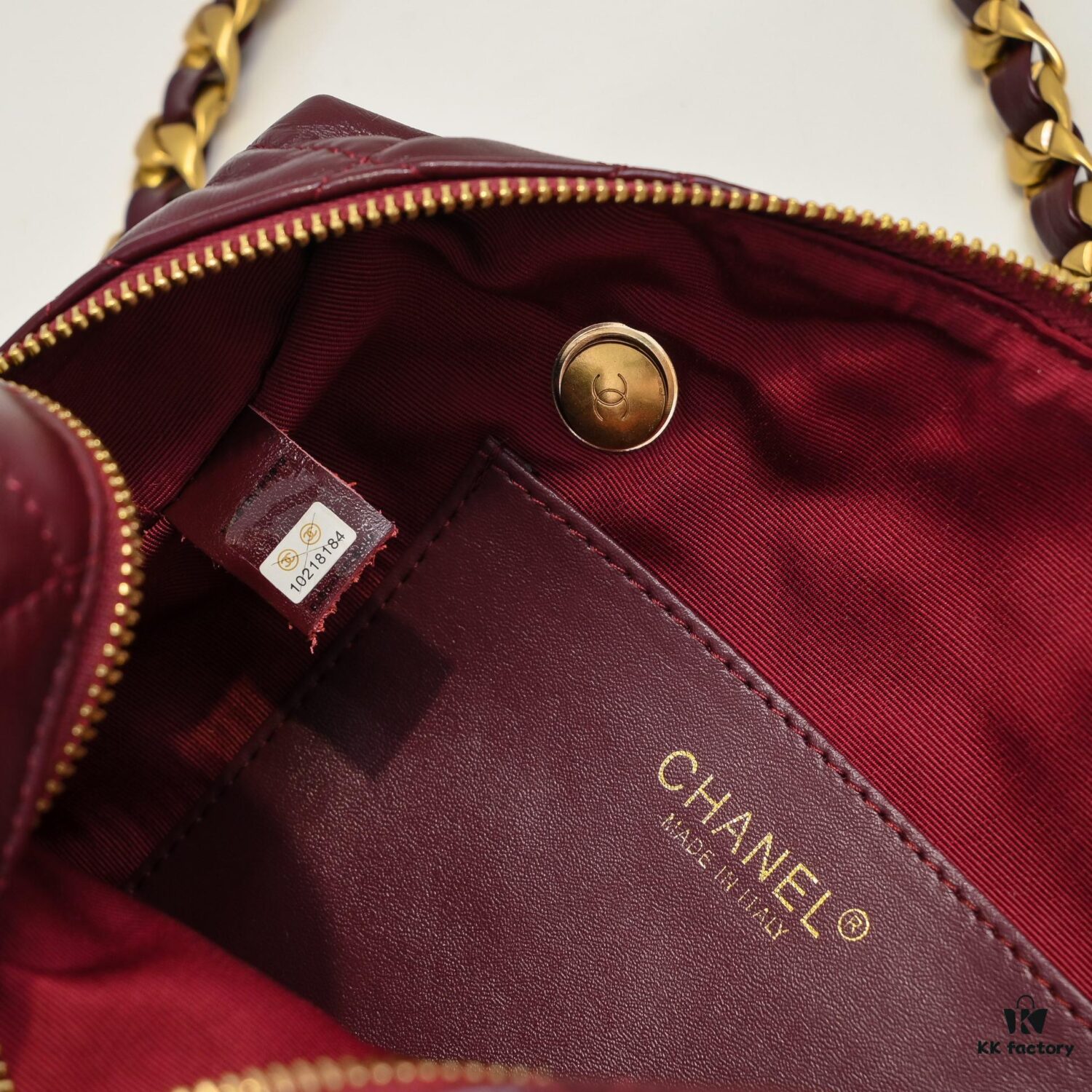 Chanel 24B Coarse Chain Pillow Bag, Top-Grade Cowhide, Shoulder Bag with Elegant and Charming Design