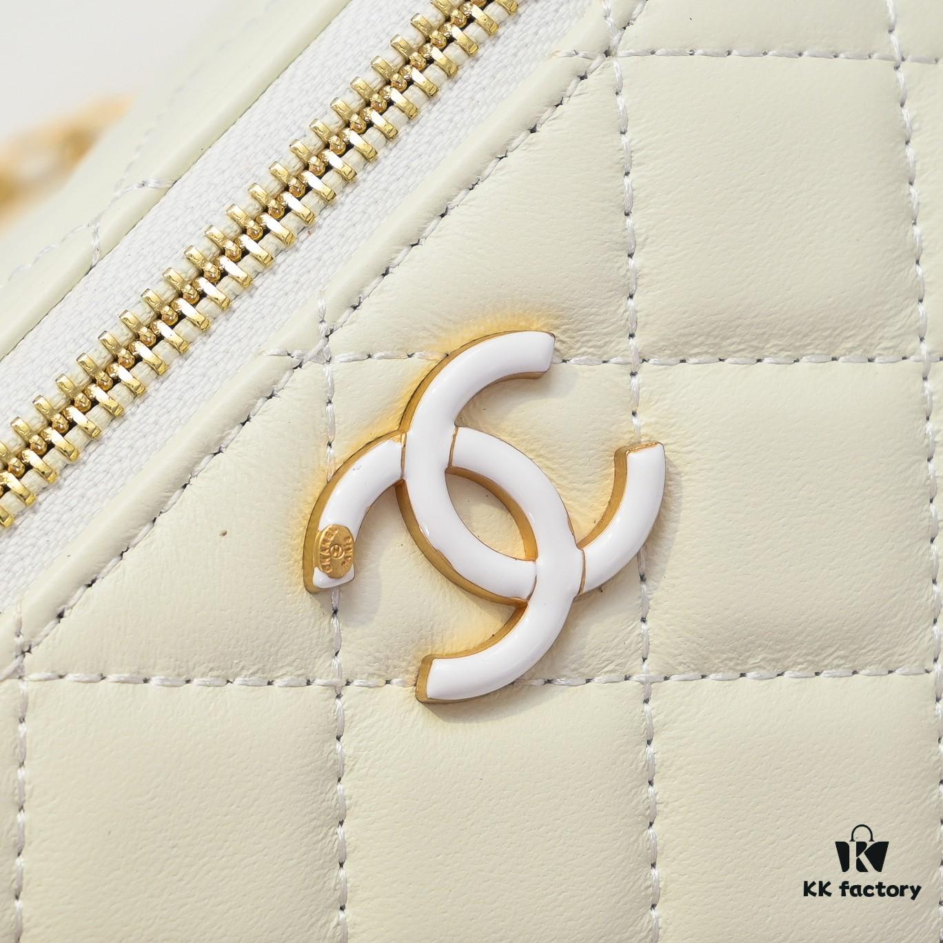 Large Size 👑 Chanel 24A New Double C Enamel Buckle Makeup Pouch, Compact and Exquisitely Crafted