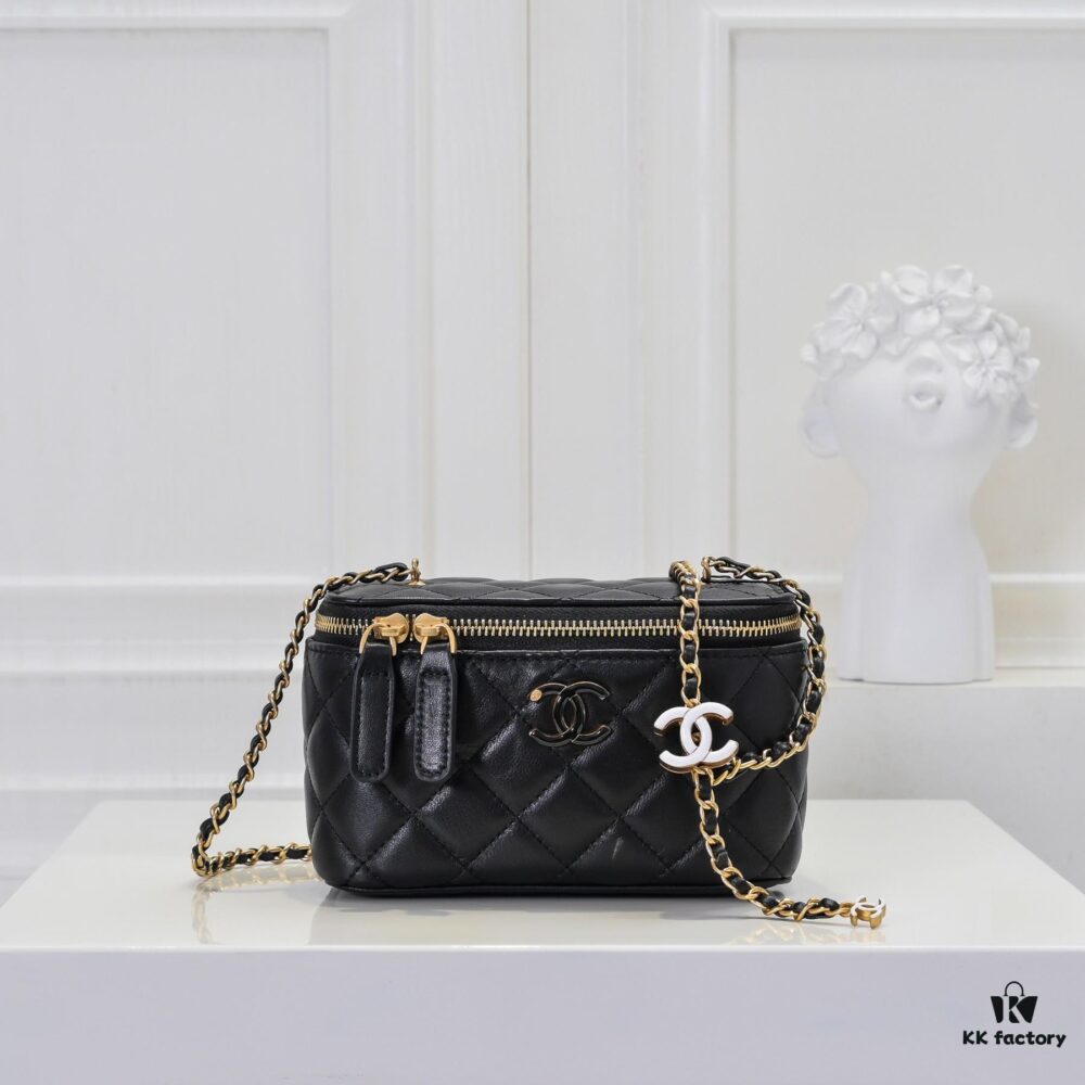 Large Size 👑 Chanel 24A New Double C Enamel Buckle Cosmetic Pouch, Exquisitely Crafted