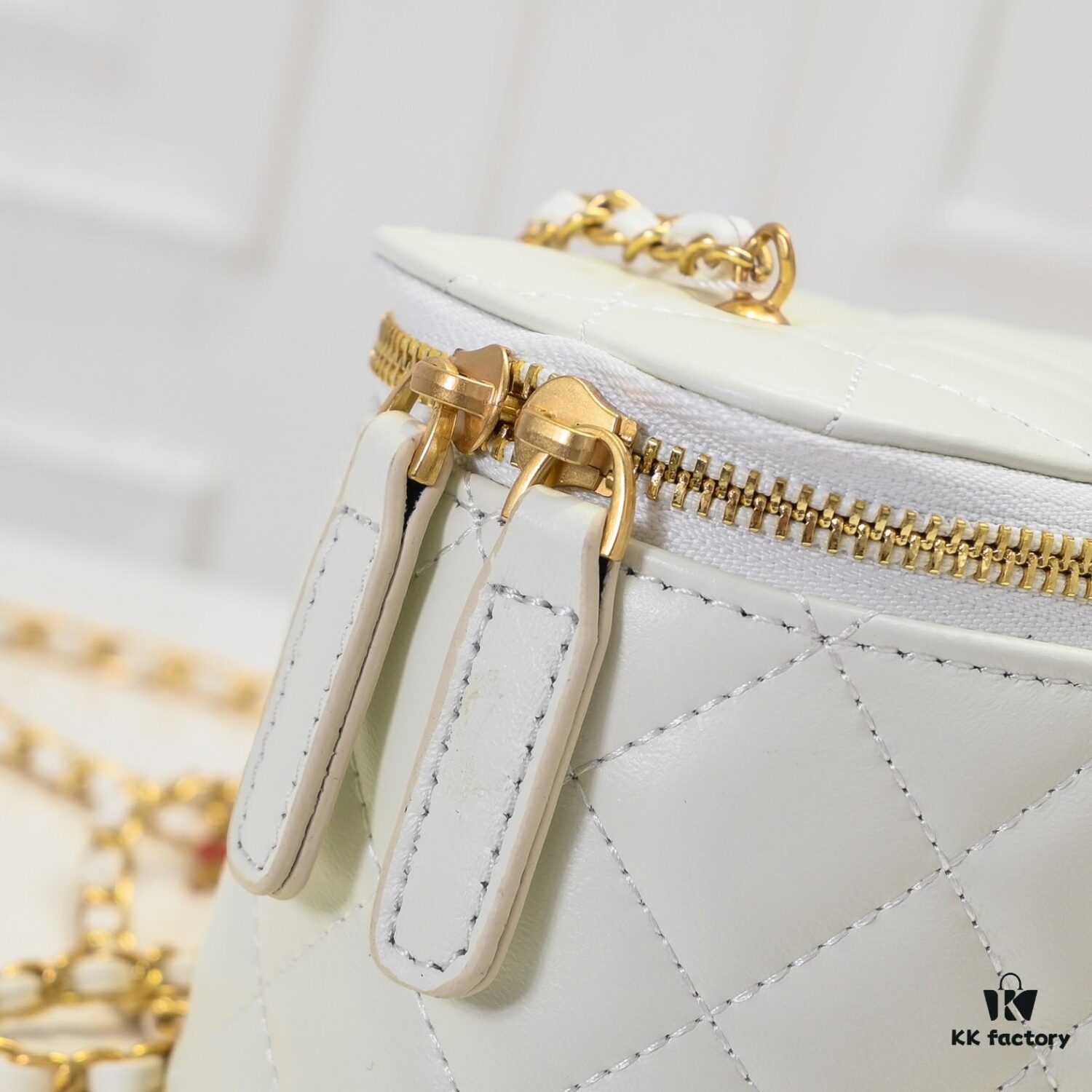 Large Size 👑 Chanel 24A New Double C Enamel Buckle Makeup Pouch, Compact and Exquisitely Crafted