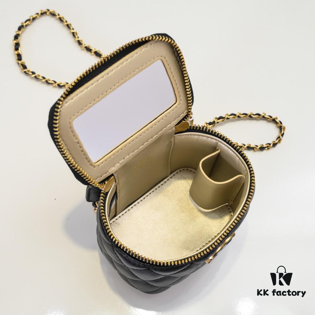 Small Chanel 24A New Double C Enamel Buckle Cosmetic Pouch Genuine Imported Lamb Leather Stylish and Exquisite