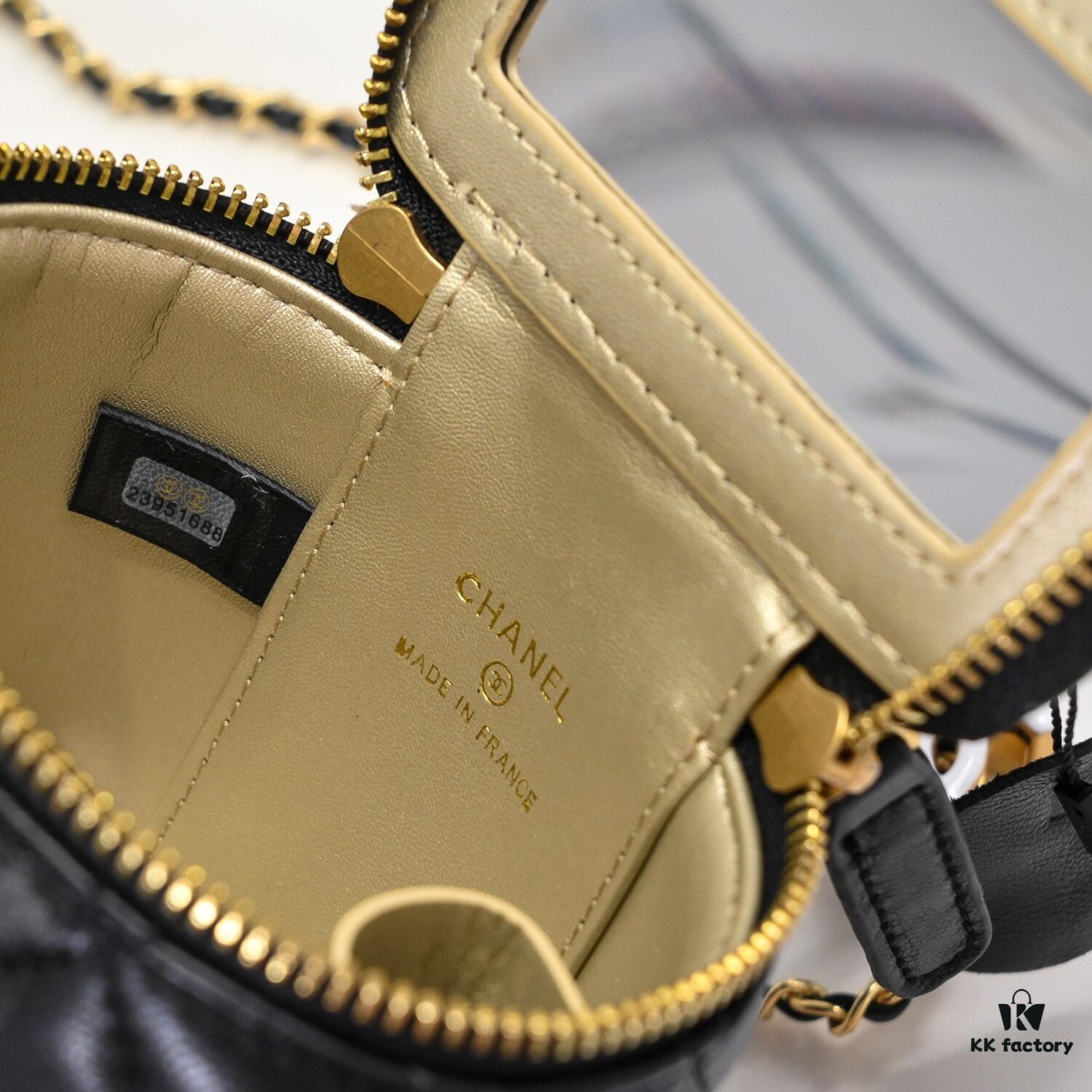 Small Chanel 24A New Double C Enamel Buckle Cosmetic Pouch Genuine Imported Lamb Leather Stylish and Exquisite