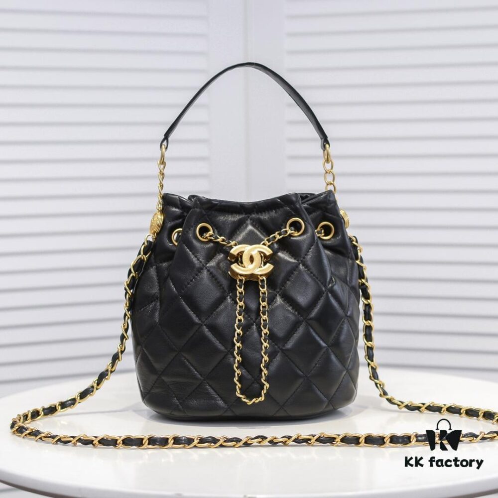 Chanel Vintage Drawstring Button Bag Made of Lambskin with Classic Quilting and Chain-in-Leather Strap