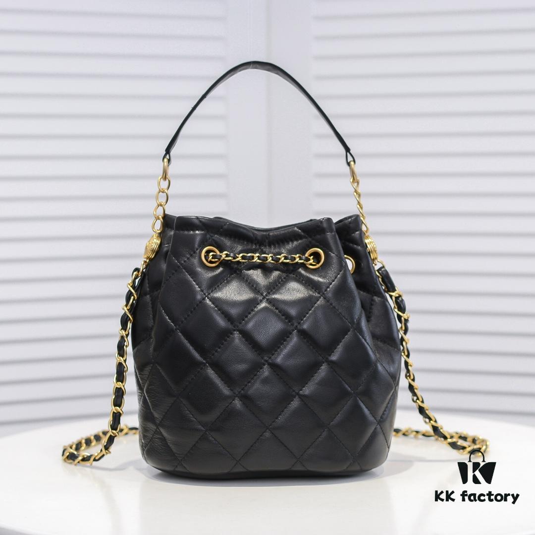 Chanel Vintage Drawstring Button Bag Made of Lambskin with Classic Quilting and Chain-in-Leather Strap