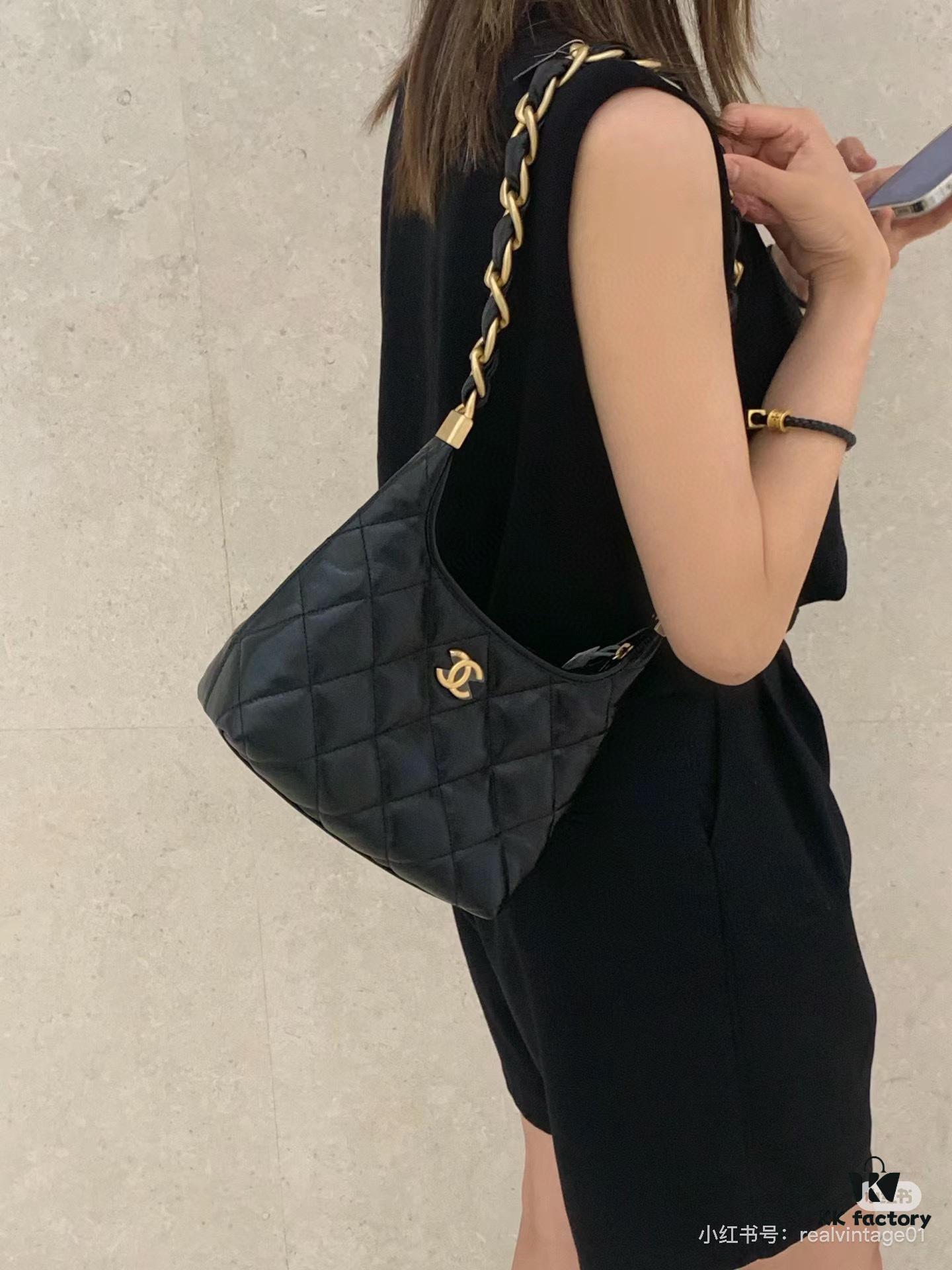 New Arrival Mini Unfiltered | Today's Must-Have: Chanel 24A Hobo 🖤