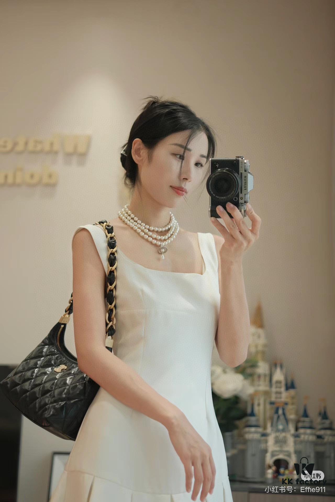 New Arrival Mini Unfiltered | Today's Must-Have: Chanel 24A Hobo 🖤