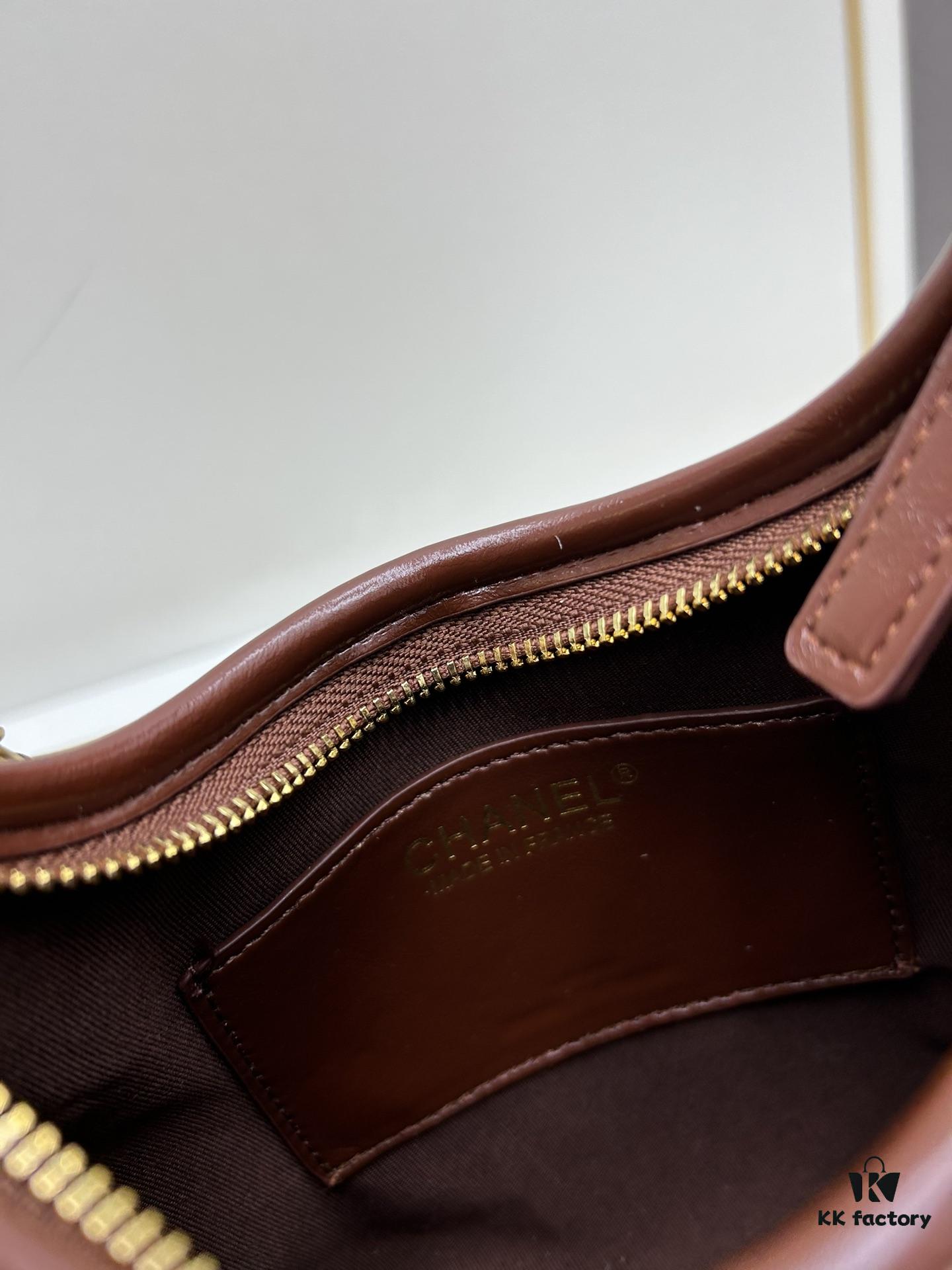 New Arrival Small Batch No Filter | Today's Must-Have: Chanel 24A Hobo 🖤